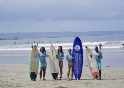 group picture before the surf surf lesson bali 8Surfschool